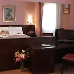 מלון Hotel City