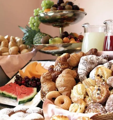 מלון Hotel City פיאצ'נצה