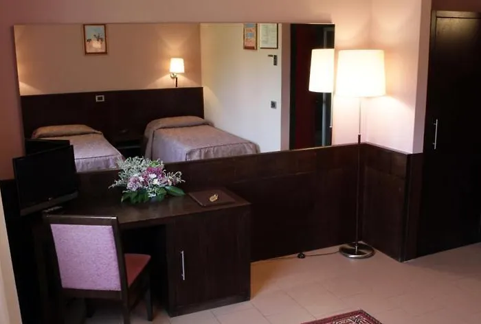 מלון Hotel City 3*