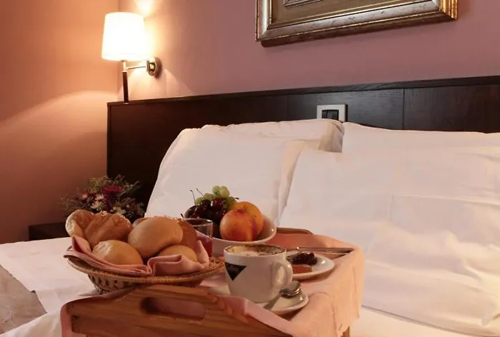 Hotel City מלון 3*