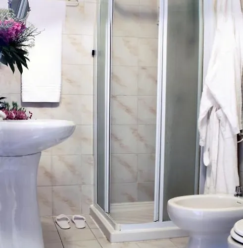 מלון Hotel City פיאצ'נצה